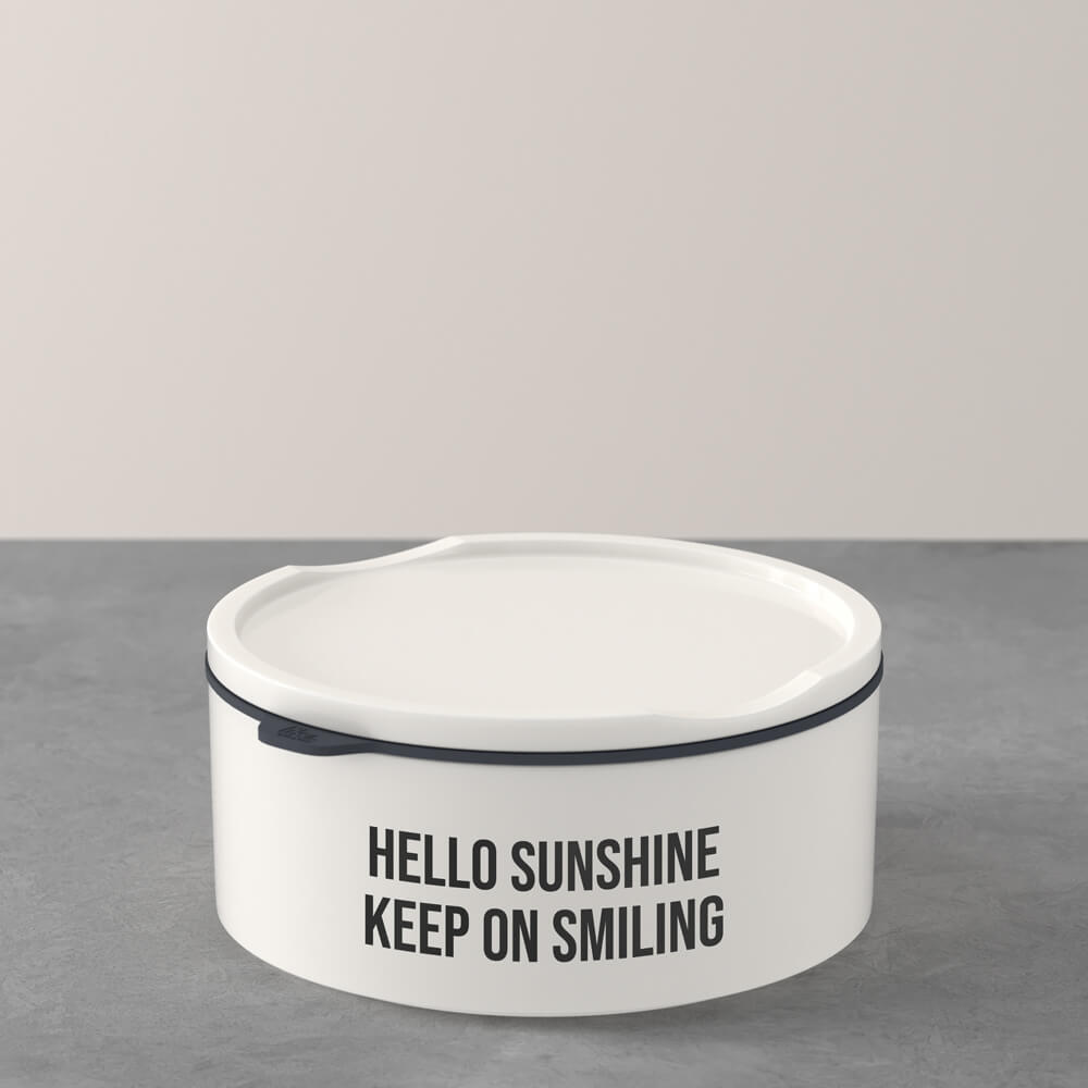 1048699410_Bebas-Neue_schwarz Weißer runder Behälter mit Deckel und der Aufschrift "HELLO SUNSHINE KEEP ON SMILING" auf der Seite.